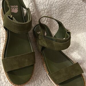 Sorel Joanie IV Y strap green  wedge with Adjustable Buckles ✨💥